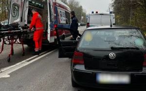 Policjant pomógł mężczyźnie, który zasłabł w samochodzie (2)