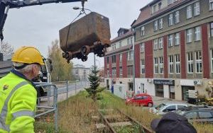 Wagonik z kopalni przed MDK Południe w Kostuchnie (2)