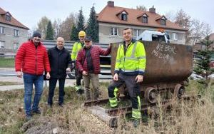 Wagonik z kopalni przed MDK Południe w Kostuchnie (4)