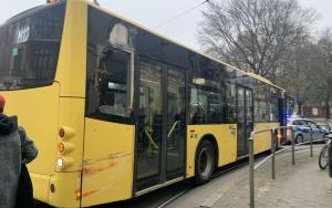 Autobus zderzył się z tramwajem na placu Miarki (2)