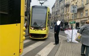 Autobus zderzył się z tramwajem na placu Miarki (3)