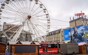 Przygotowania do jarmarku na katowickim Rynku. Jest już choinka! (10)