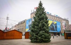 Przygotowania do jarmarku na katowickim Rynku. Jest już choinka! (15)