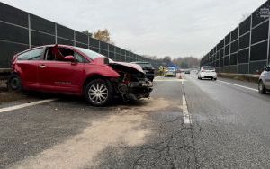 Zderzenie dwóch samochodów na S1 w Mysłowicach [19.11.2024] (8)