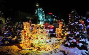 Budki z figurkami i iluminacje świetlne na Jarmarku Bożonarodzeniowym 2024 (8)