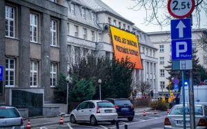 Protest Greenpeace przed Ministerstwem Przemysłu w Katowicach [04.12.204] (1)