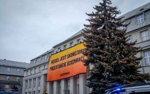 Protest Greenpeace przed Ministerstwem Przemysłu w Katowicach [04.12.204] (10)