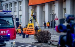 Protest Greenpeace przed Ministerstwem Przemysłu w Katowicach [04.12.204] (11)