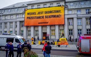 Protest Greenpeace przed Ministerstwem Przemysłu w Katowicach [04.12.204] (13)