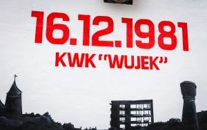 Mural ku pamięci górników z kopalni Wujek przy ul. Pięknej (2)