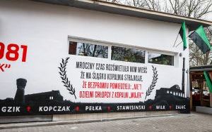 Mural ku pamięci górników z kopalni Wujek przy ul. Pięknej (5)