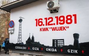 Mural ku pamięci górników z kopalni Wujek przy ul. Pięknej (8)