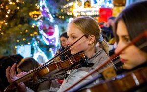 Odpalenie choinki na Jarmarku Bożonarodzeniowym w Katowicach (2024) (8)