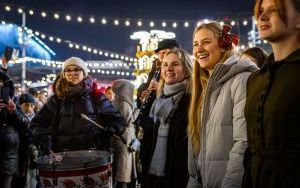 Odpalenie choinki na Jarmarku Bożonarodzeniowym w Katowicach (2024) (10)