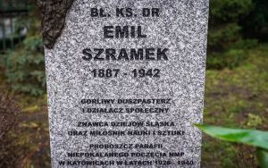 Pomnik bł. ks. Emila Szramka w Katowicach (3)