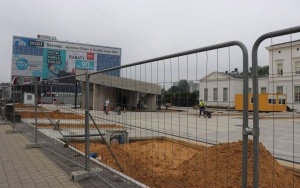 Remontowany plac przed dworcem PKP w Sosnowcu (4)