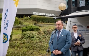 Biblioteka Śląska z Mobilnym Centrum Digitalizacji (2)