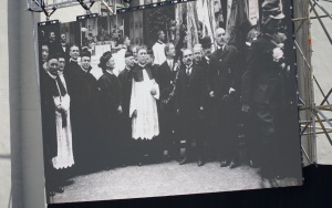 Na katowickim Rynku odbyła się rekonstrukcja wydarzeń sprzed 100 laty (9)