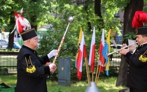 Odsłonięcie pomnika w hołdzie Orląt Lwowskich i zasadzenie dębu papieskiego  (3)