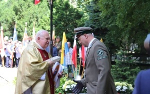 Odsłonięcie pomnika w hołdzie Orląt Lwowskich i zasadzenie dębu papieskiego  (16)