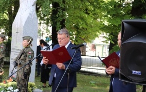 Odsłonięcie pomnika w hołdzie Orląt Lwowskich i zasadzenie dębu papieskiego  (13)
