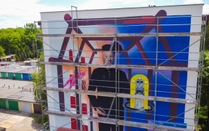 Nowy mural w Katowicach prawie gotowy! Upamiętnia malarza Grupy Janowskiej Erwina Sówkę (2)