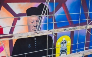 Nowy mural w Katowicach prawie gotowy! Upamiętnia malarza Grupy Janowskiej Erwina Sówkę (4)