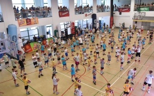 Marcin Gortat Camp na Stadionie Śląskim. Na parkiecie 140 dzieci  (1)