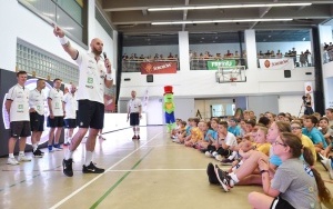 Marcin Gortat Camp na Stadionie Śląskim. Na parkiecie 140 dzieci  (3)