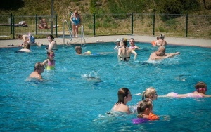 Odwiedziliśmy kąpielisko ORW Rolna. Mieszkańcy na basenie przy ul. Nasypowej (12)