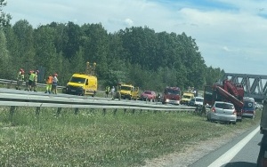 Wypadek na A4. Bus przebił się przez bariery na wysokości katowickiego Giszowca (1)