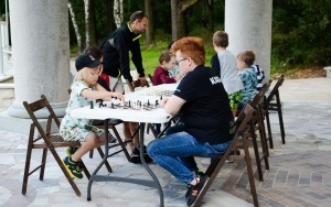 Nauka gry w szachy w Parku Śląskim (5)