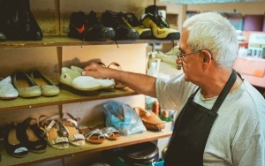 Od ponad 30 lat naprawia buty w katowickim Skarbku. Rozmawiamy z szewcem, Bogusławem Dembińskim (13)
