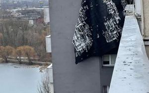 Zerwany dach budynku w Katowicach (1)