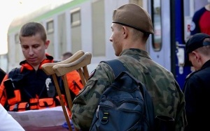 Ranni żołnierze z Ukrainy pociągiem przyjechali do Katowic (14)