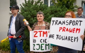 Protest przeciwko zmianie cen biletów przed siedzibą ZTM (3)