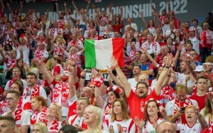 Kibice na meczu Polska-Włochy w katowickim Spodku (1)