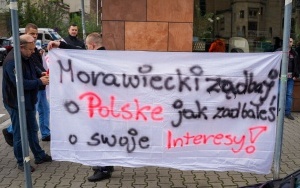 Protest przed biurem poselskim Mateusza Morawieckiego (10)