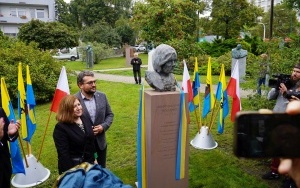 Odsłonięcie popiersia Krystyny Bochenek na placu Grunwaldzkim w Katowicach (17)