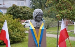 Odsłonięcie popiersia Krystyny Bochenek na placu Grunwaldzkim w Katowicach (2)