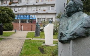 Odsłonięcie popiersia Krystyny Bochenek na placu Grunwaldzkim w Katowicach (5)