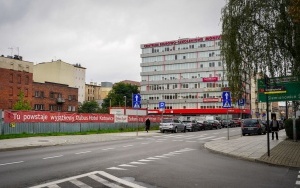 Qubus Hotel w Katowicach — plac budowy [wrzesień 2022] (8)