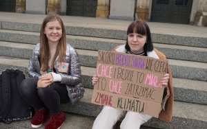 Protest Młodzieżowego Strajku Klimatycznego na rynku w Katowicach (2)