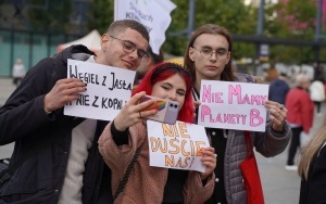 Protest Młodzieżowego Strajku Klimatycznego na rynku w Katowicach (13)