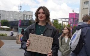 Protest Młodzieżowego Strajku Klimatycznego na rynku w Katowicach (14)