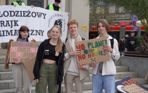 Protest Młodzieżowego Strajku Klimatycznego na rynku w Katowicach (15)