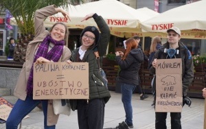 Protest Młodzieżowego Strajku Klimatycznego na rynku w Katowicach (16)