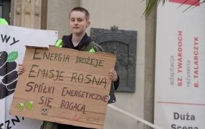 Protest Młodzieżowego Strajku Klimatycznego na rynku w Katowicach (19)