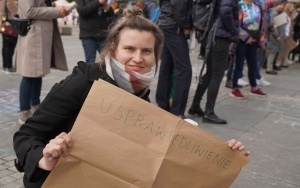 Protest Młodzieżowego Strajku Klimatycznego na rynku w Katowicach (8)