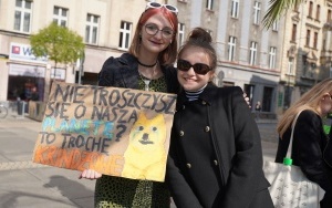 Protest Młodzieżowego Strajku Klimatycznego na rynku w Katowicach (6)